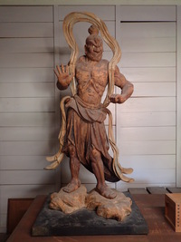 金剛力士像（右）