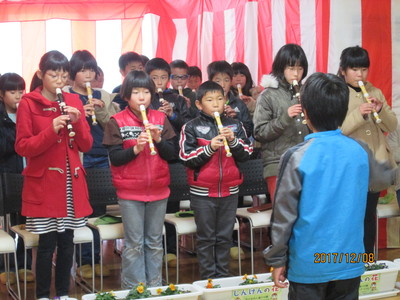 三和小学校児童　縦笛合奏