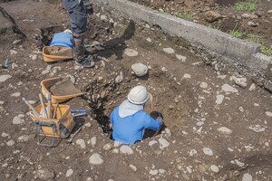 大型掘立柱跡の作業風景